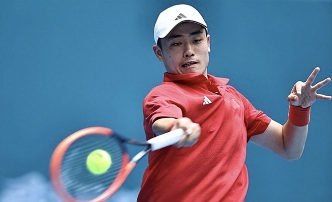 运动员端着 运动员端着