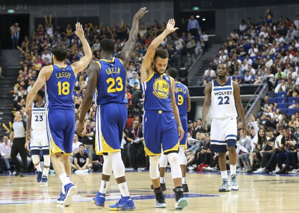 边锋内收 边锋内收